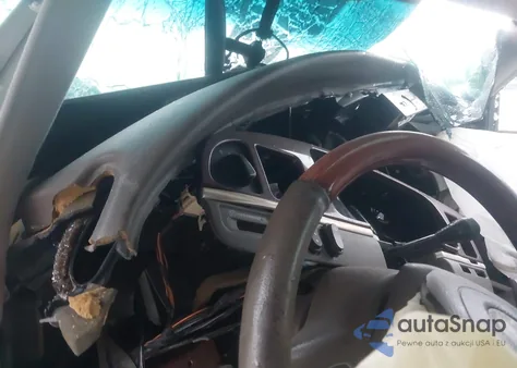 2003 Lincoln Town Car Signature z USA, uszkodzony, nr VIN 1LNHM82W83Y687270